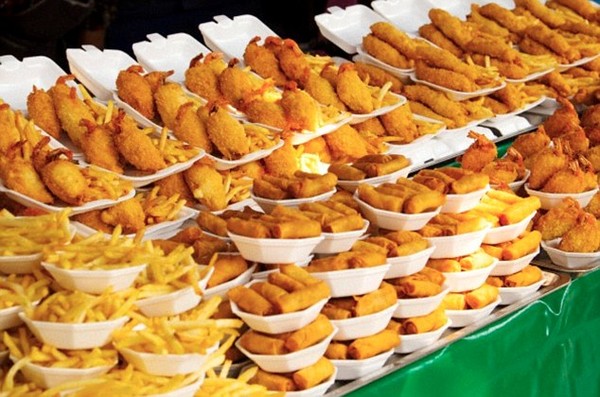 Nguyên nhân mụn bọc: ăn uống không lành mạnh, ăn nhiều đồ chiên rán, dầu mỡ